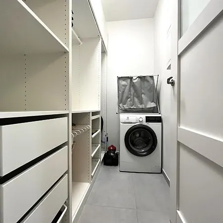 Dmowskiego 17f - Self Check-in 20h *